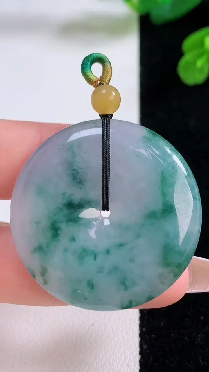 天然A货翡翠飘花平安扣吊坠，尺寸36-5.8，重量:16.06g
12月4日