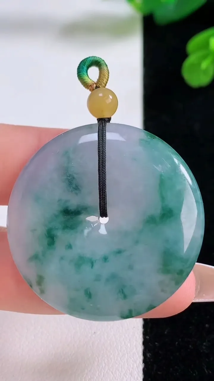 天然A货翡翠飘花平安扣吊坠，尺寸36-5.8，重量:16.06g
12月4日