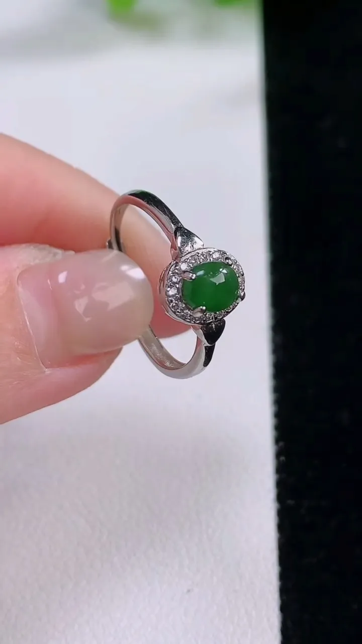 天然A货翡翠蛋面戒指，尺寸5.8-4.6，重:1.54g2025年12月4日
工厂直销收藏佳品,种好