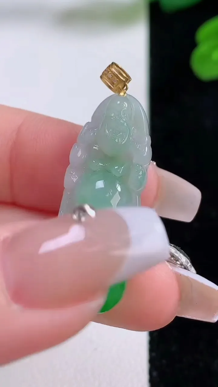 天然A货翡翠布袋佛公吊坠，尺寸31.5-12.3-5.8，重量:4.49g
12月4日