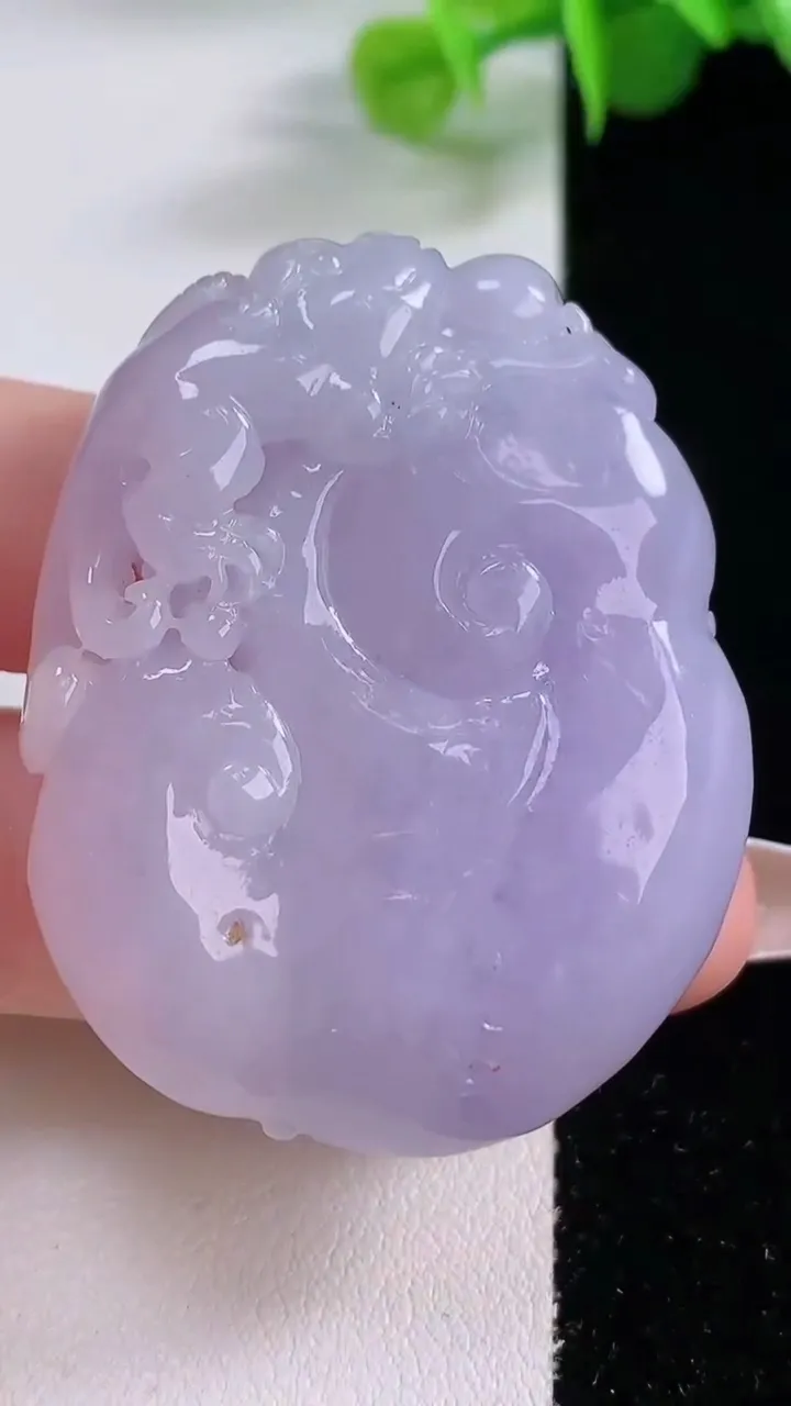 天然A货翡翠冰种紫罗兰如意吊坠，尺寸48-37.7-11，重量:41.98g
12月4日