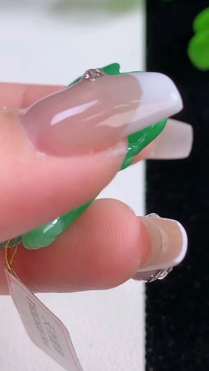 天然A货翡翠貔貅吊坠，尺寸36.2-18.2-12，重量:17.23g
12月4日