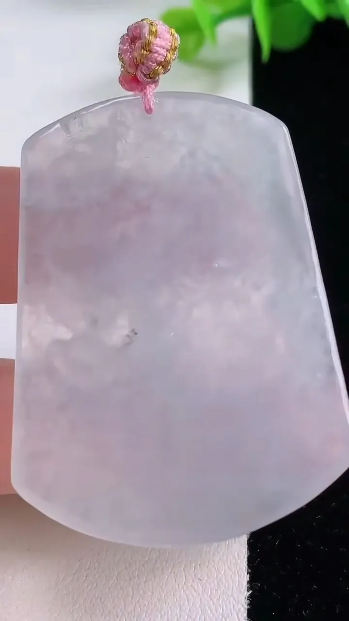 天然A货翡翠财神爷吊坠，尺寸50.3-37-5.4，重量:21.11g
12月4日