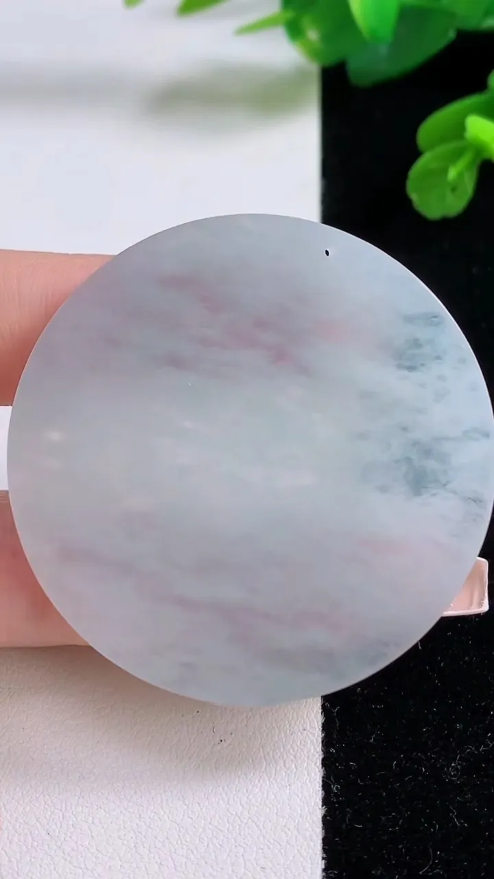 天然A货翡翠无事牌镶嵌件，尺寸48.9-3.7，重量:24.46g
12月4日