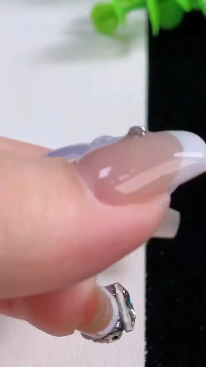 天然A货翡翠冰种紫罗兰如意吊坠，尺寸48-37.7-11，重量:41.98g
12月4日