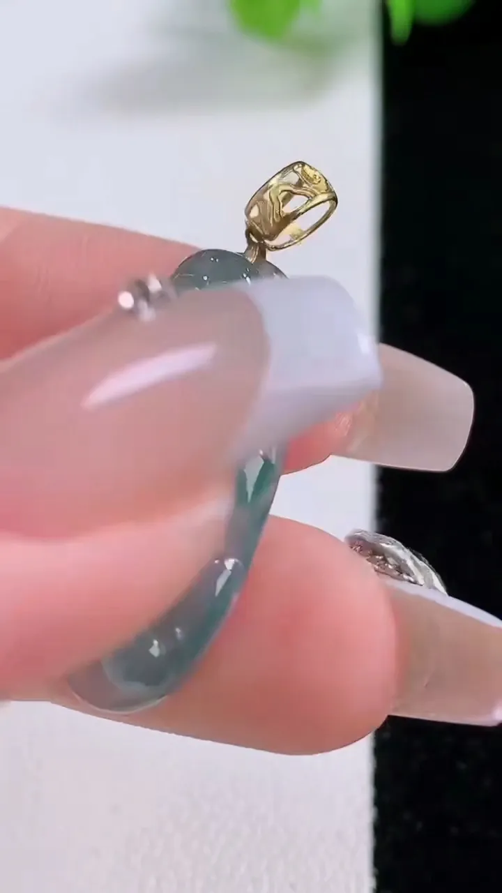 天然A货翡翠布袋佛公吊坠，尺寸26.5-15.4-5.2，重量:3.45g
12月4日