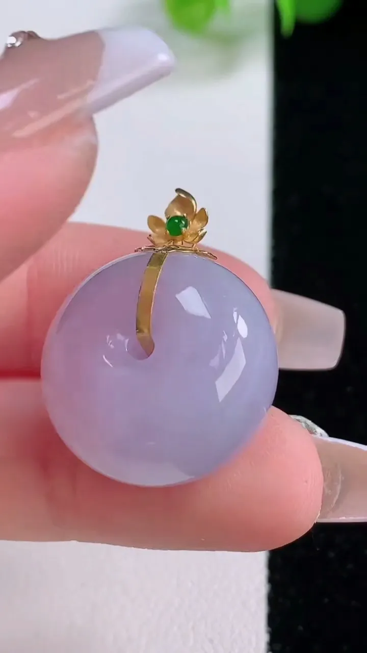 天然A货翡翠18k金紫罗兰路路通吊坠，尺寸20-12.2，重量:10.55g
12月4日