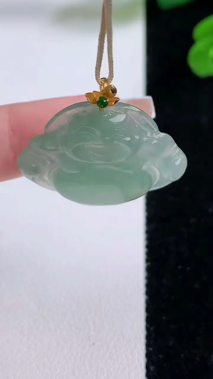 天然A货翡翠佛公吊坠，尺寸24.6-29.4-5.2，重量:5.98g
12月4日