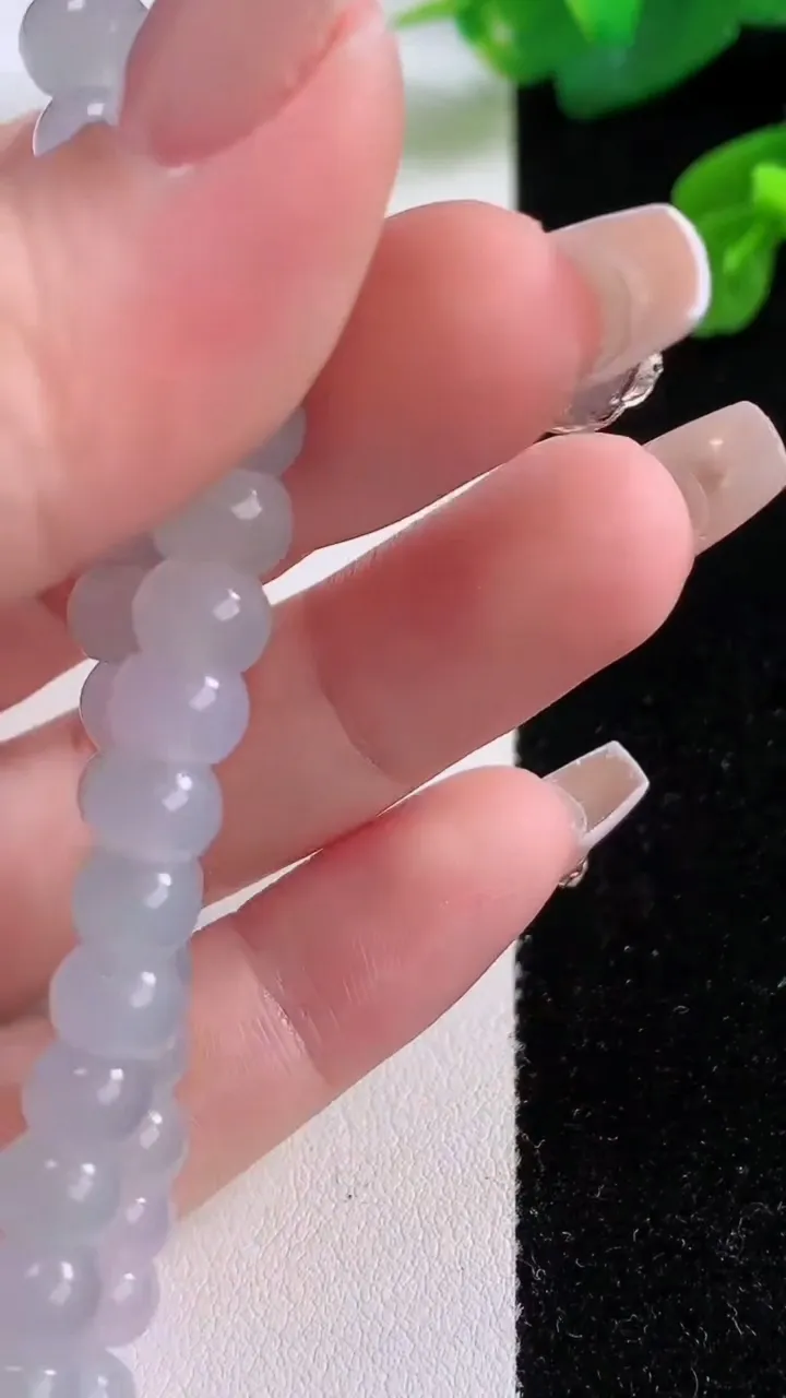 天然A货翡翠算盘珠手串，尺寸6.7-4-35颗，重量:17.71g12月4日
工厂直销收藏佳品,种好水足，色泽均匀，有种有色，上手高大气！