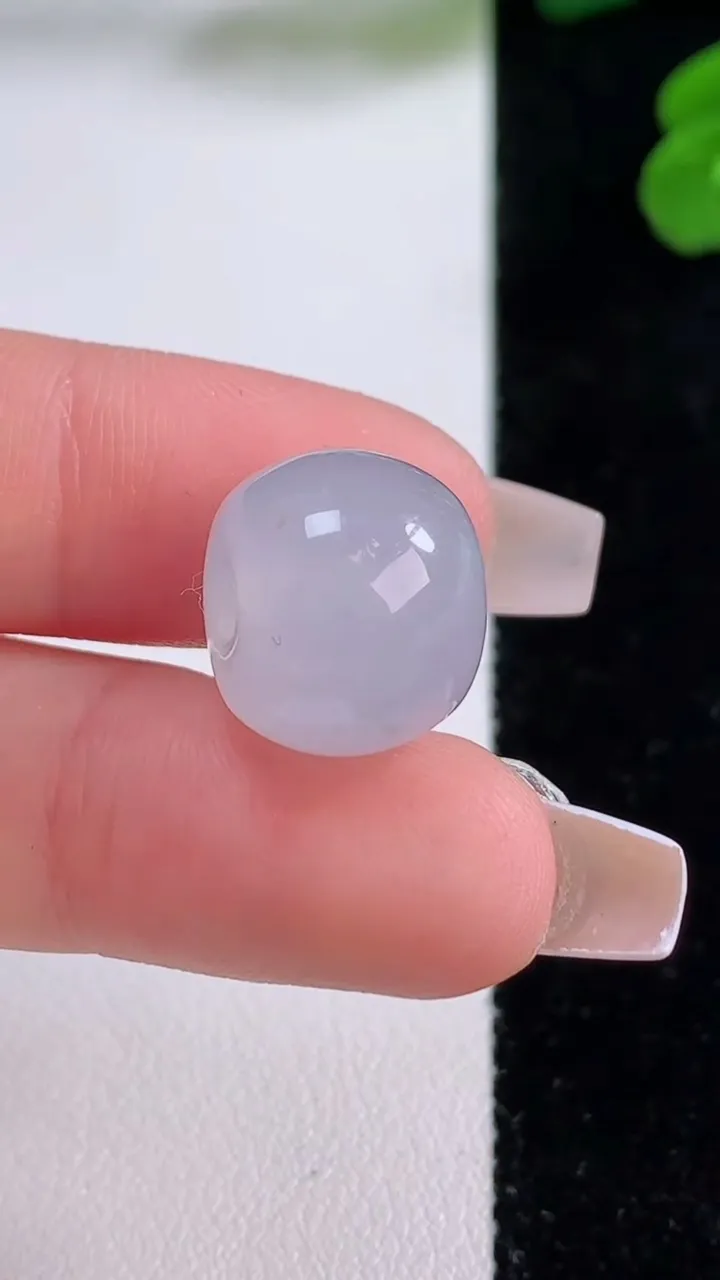 天然A货翡翠路路通吊坠，尺寸14.6-11.5，重量:5.65g
12月4日