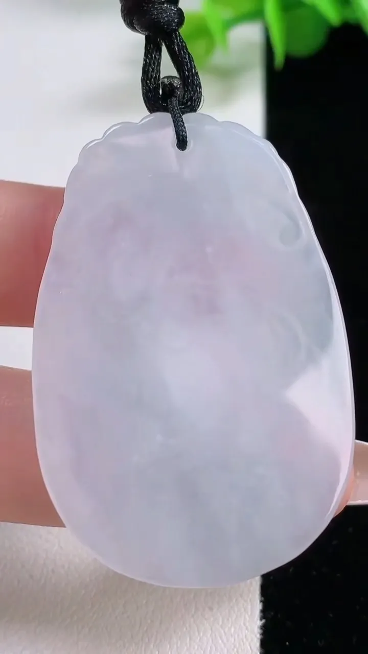 天然A货翡翠生肖狗吊坠，尺寸46.7-31.6-5.7，重量:13.13g
12月4日