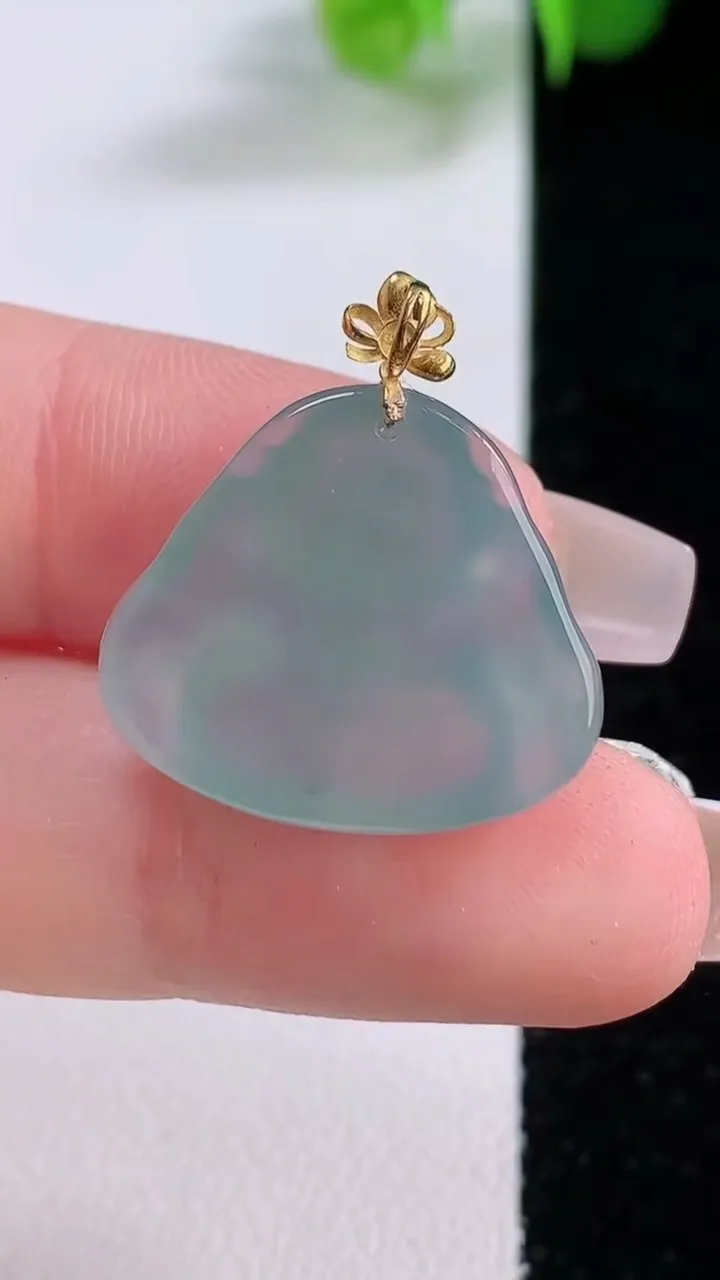 天然A货翡翠佛公吊坠，尺寸19-21.2-6，重量:4.27g
12月4日