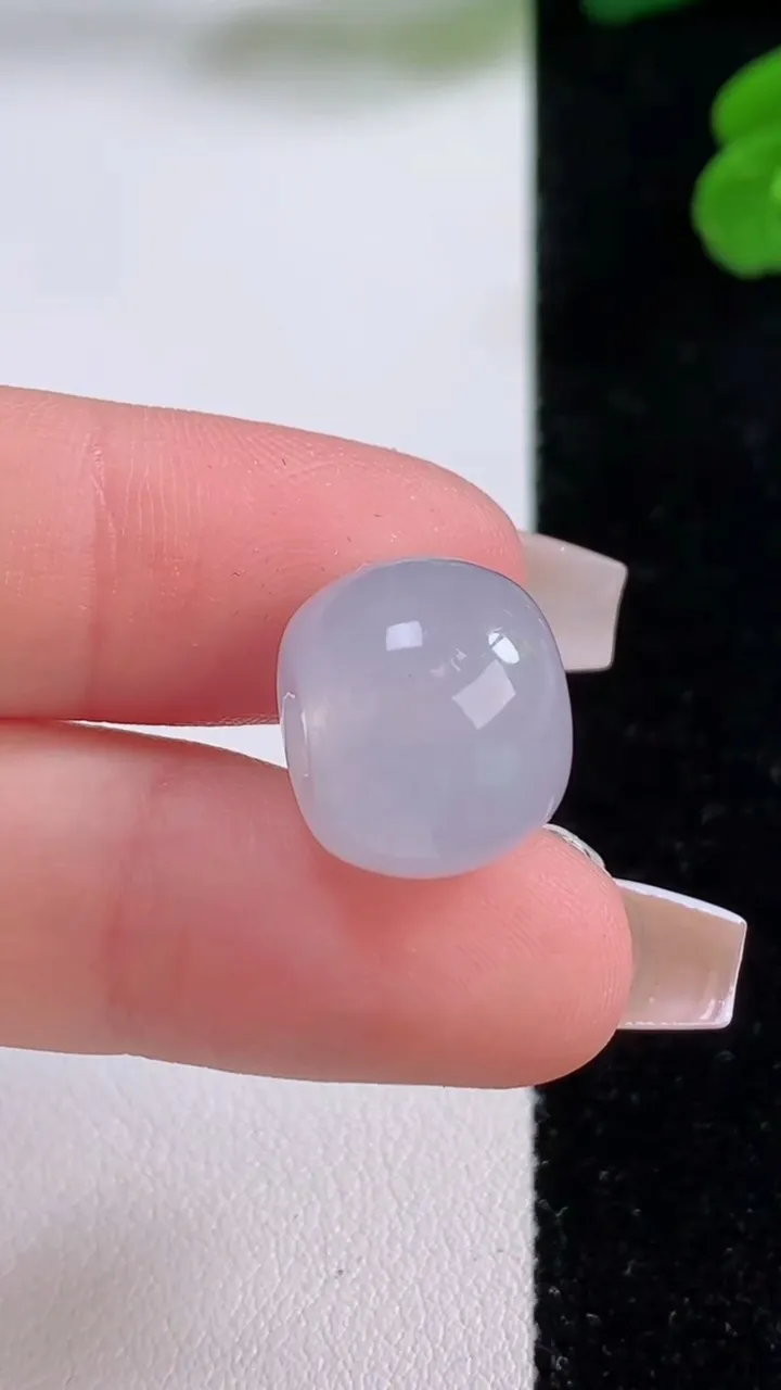 天然A货翡翠路路通吊坠，尺寸14.6-11.5，重量:5.65g
12月4日