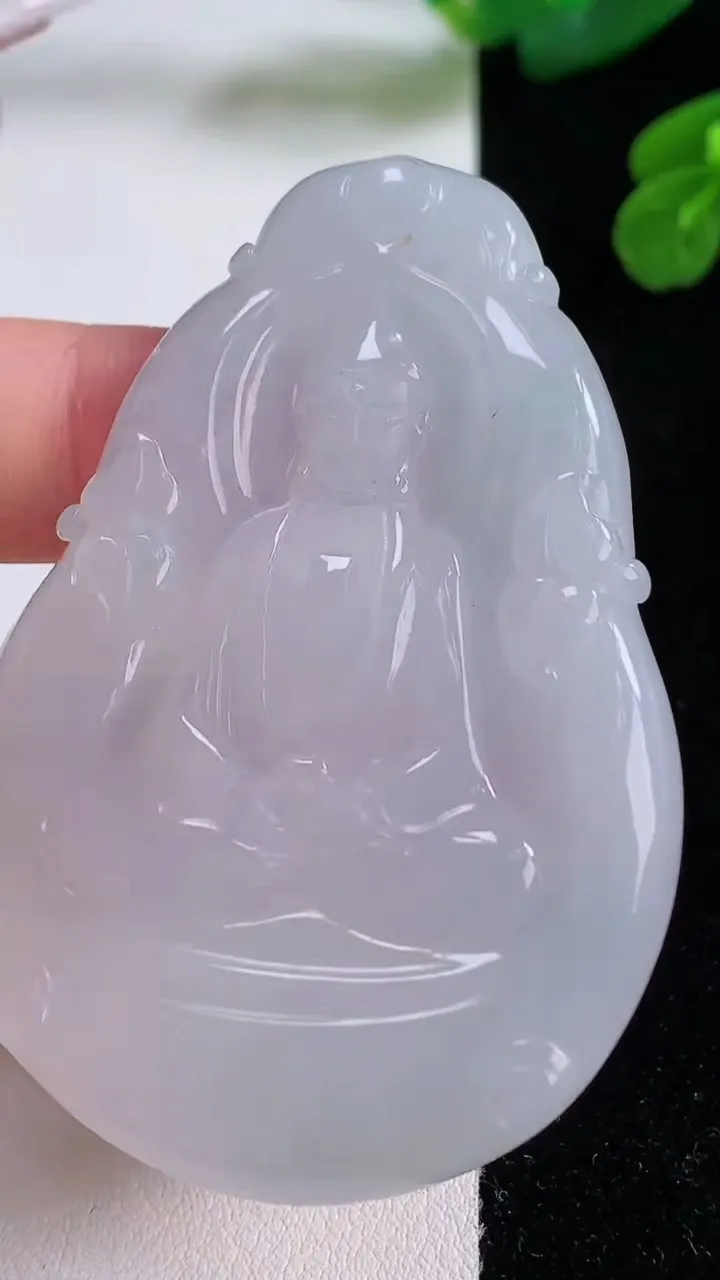 天然A货翡翠大日如来吊坠，尺寸64-43.7-4.5，重量:28.54g
12月4日