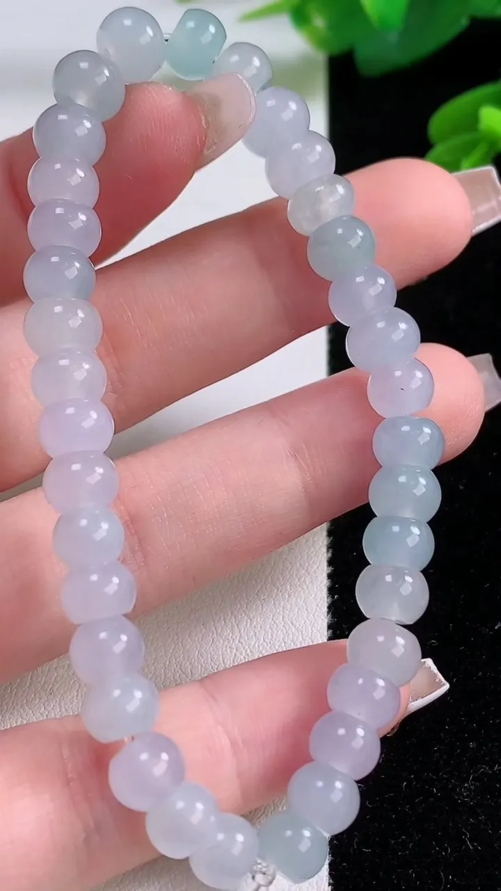 天然A货翡翠算盘珠手串，尺寸6.7-4-35颗，重量:17.71g12月4日
工厂直销收藏佳品,种好水足，色泽均匀，有种有色，上手高大气！