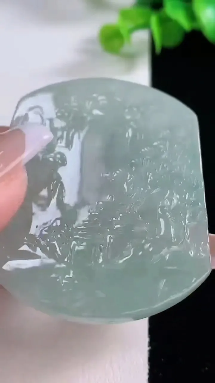 天然A货翡翠山水牌吊坠，尺寸53-43-5.4，重量:29.29g
12月4日