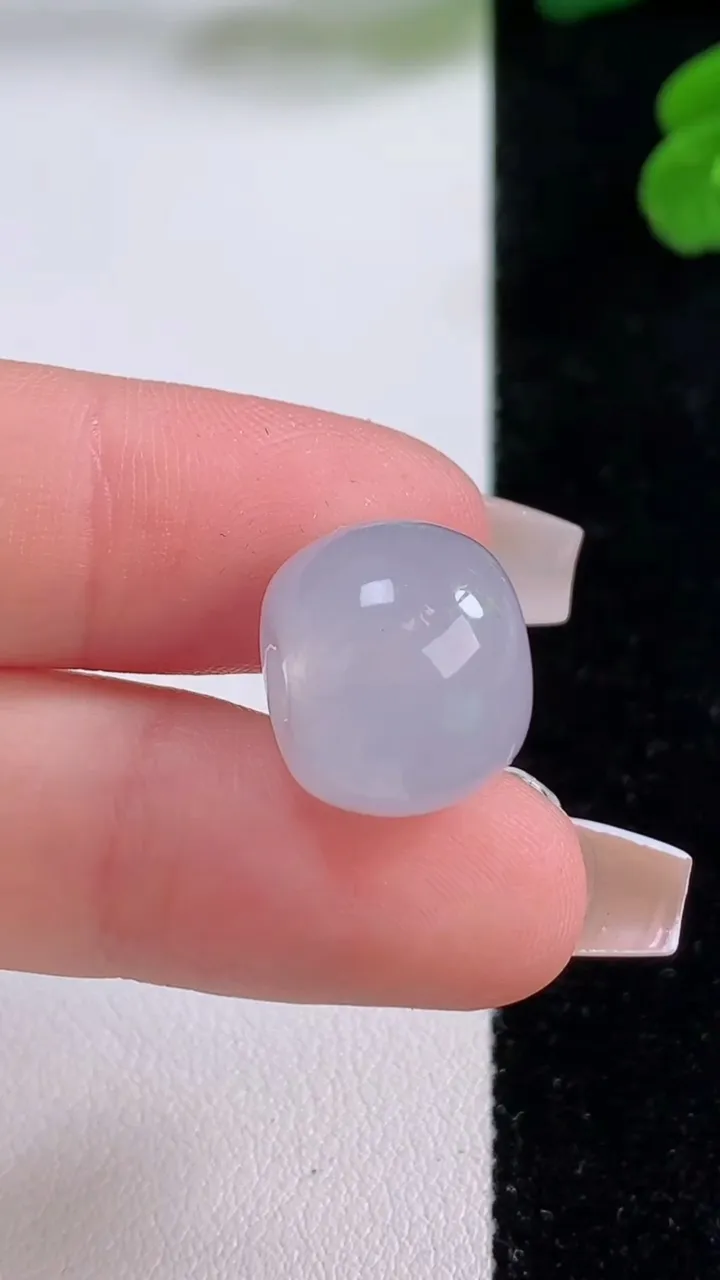 天然A货翡翠路路通吊坠，尺寸14.6-11.5，重量:5.65g
12月4日