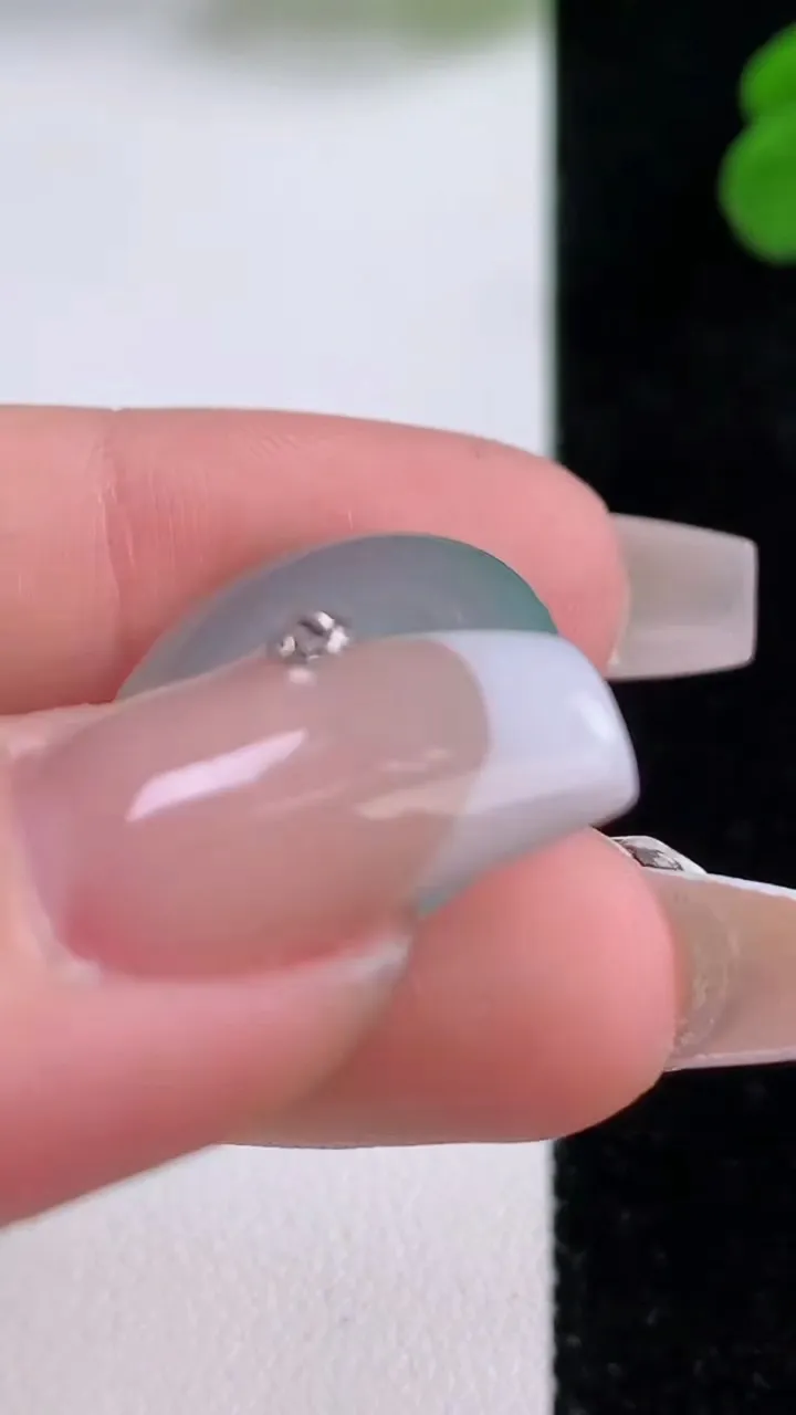 天然A货翡翠冰种飘花平安扣吊坠，尺寸20.6-5.3，重量:4.73g
12月4日