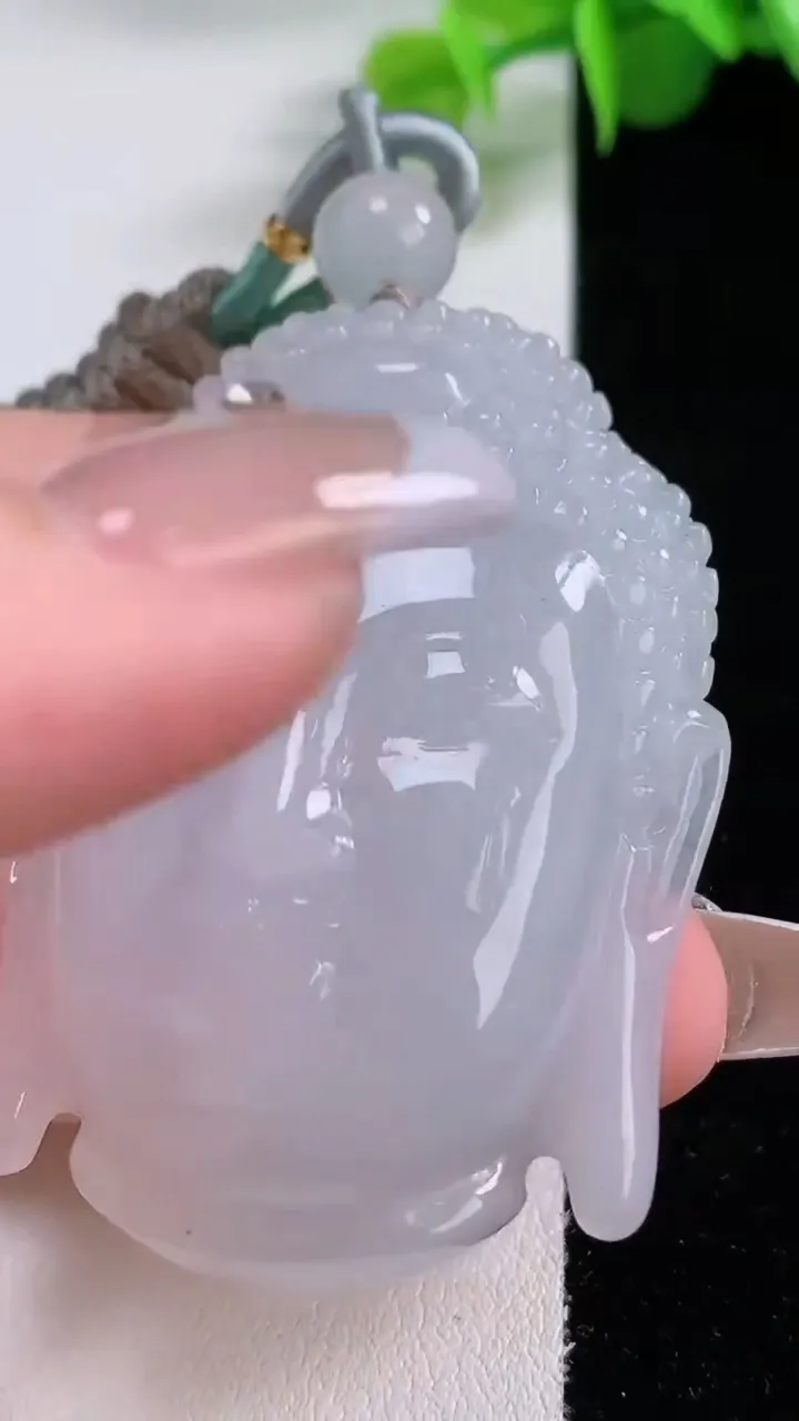 天然A货翡翠佛头吊坠，尺寸52.8-38.7-11，重量:43.94g
12月4日