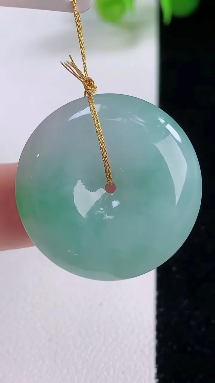 天然A货翡翠平安扣吊坠，尺寸26-6.2，重量:9.31g
12月4日