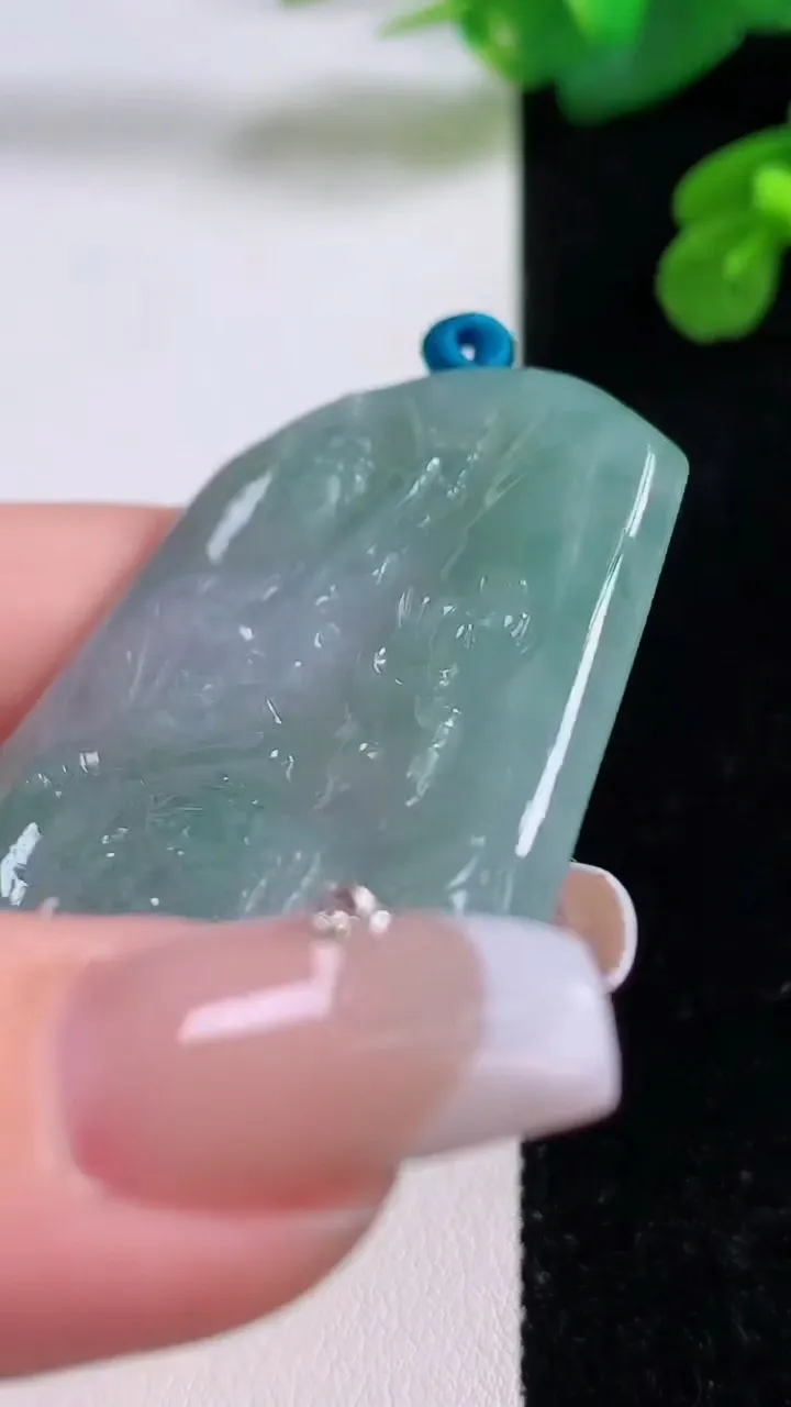 天然A货翡翠文殊菩萨吊坠，尺寸53.6-44.2-5.8，重量:28.80g
12月4日