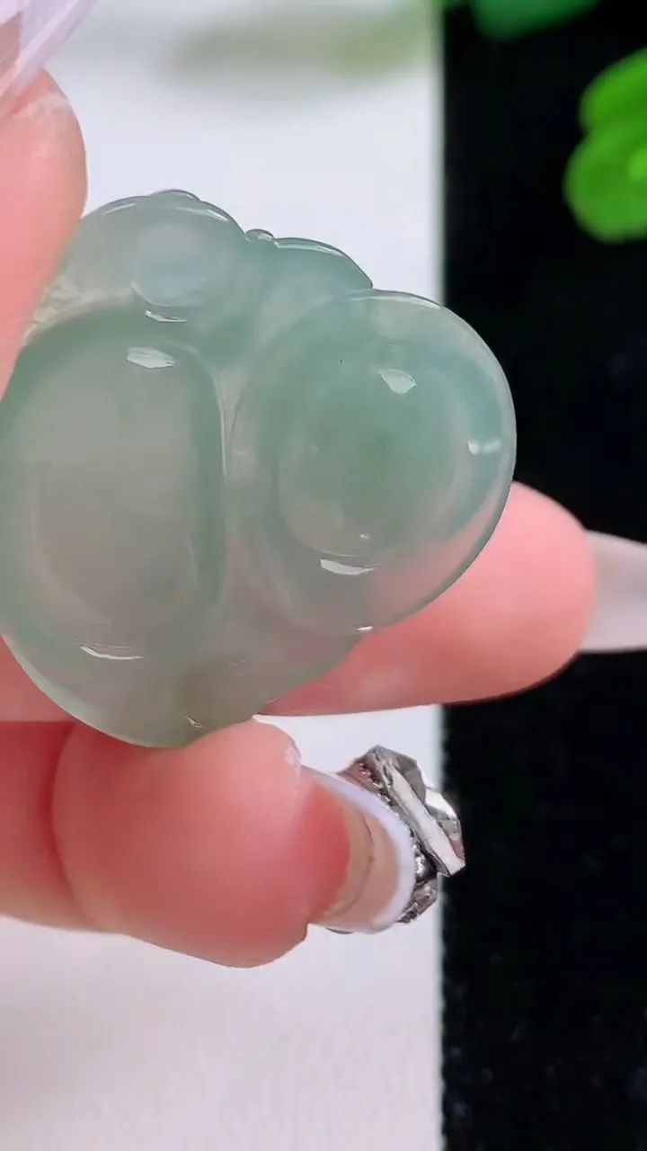 天然A货翡翠佛公吊坠，尺寸28.5-31.8-6，重量:8.16g
12月4日