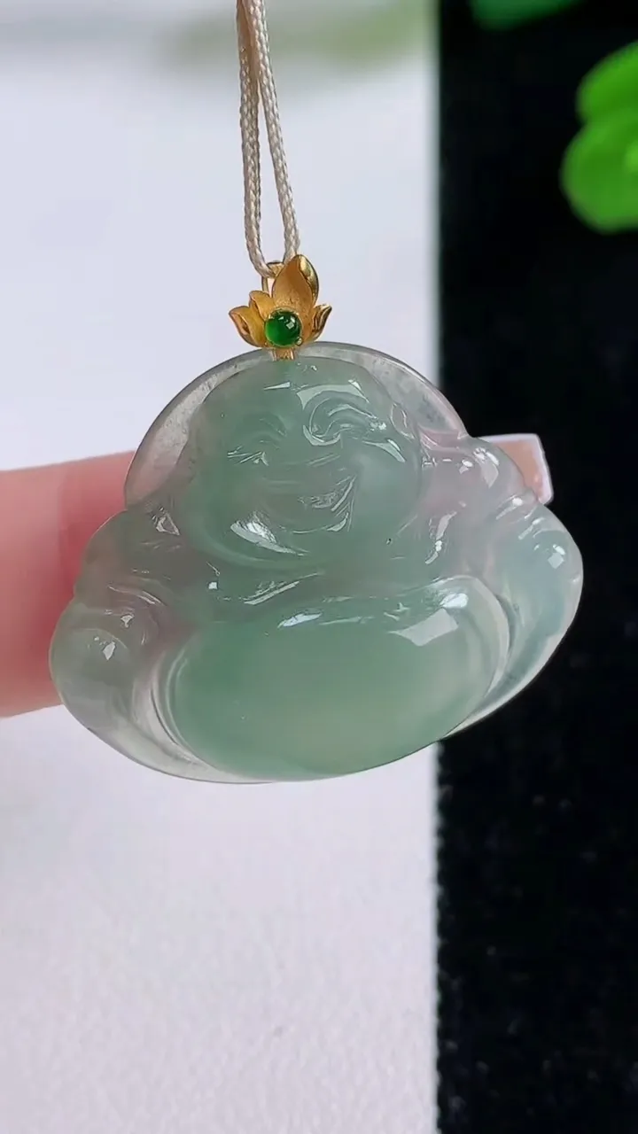 天然A货翡翠佛公吊坠，尺寸24.6-29.4-5.2，重量:5.98g
12月4日