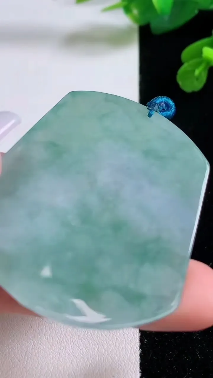 天然A货翡翠文殊菩萨吊坠，尺寸53.6-44.2-5.8，重量:28.80g
12月4日