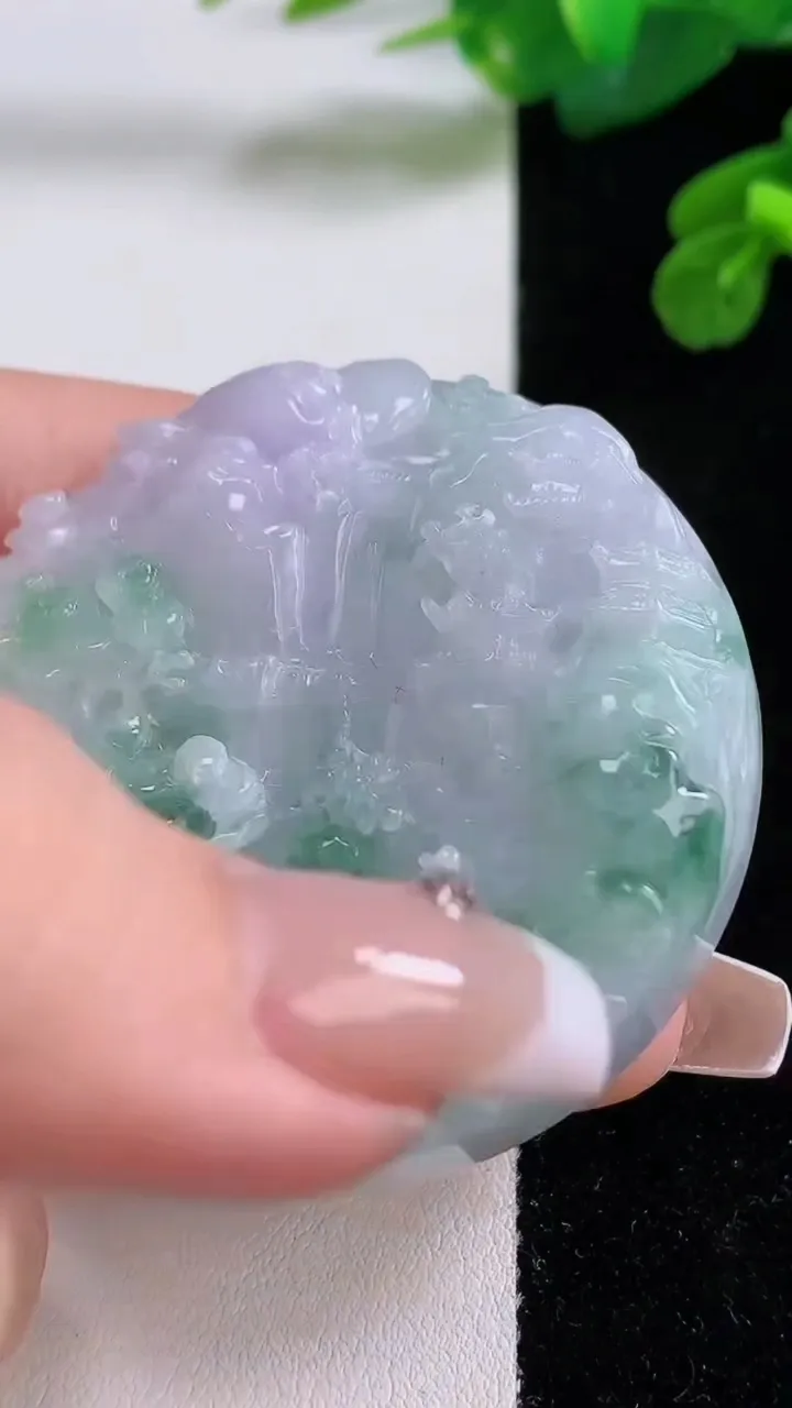 天然A货翡翠春带彩 紫罗兰山水牌吊坠，尺寸51.6-12，重量:73.92g
12月4日