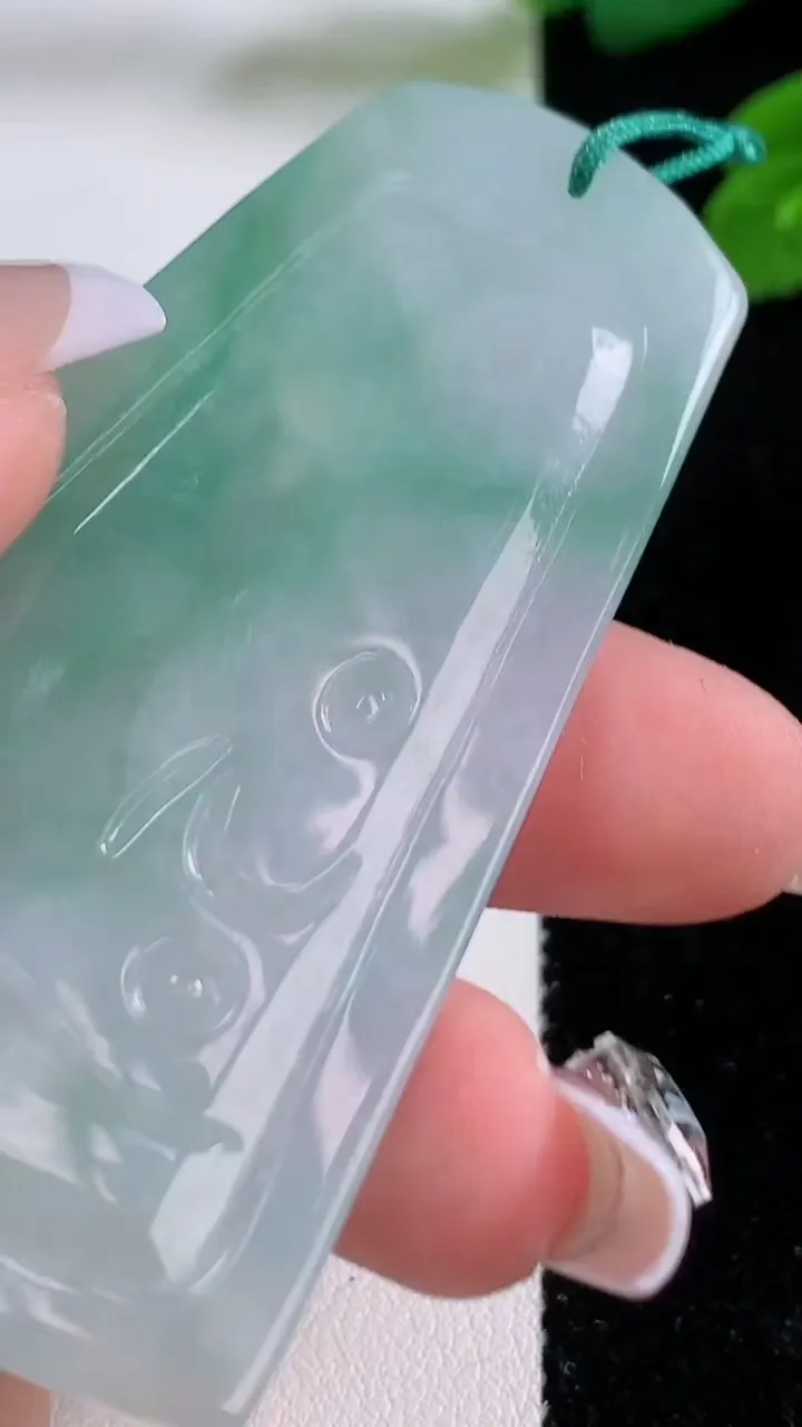 天然A货翡翠普贤菩萨吊坠，尺寸68-37.4-5.6，重量:27.56g
12月4日