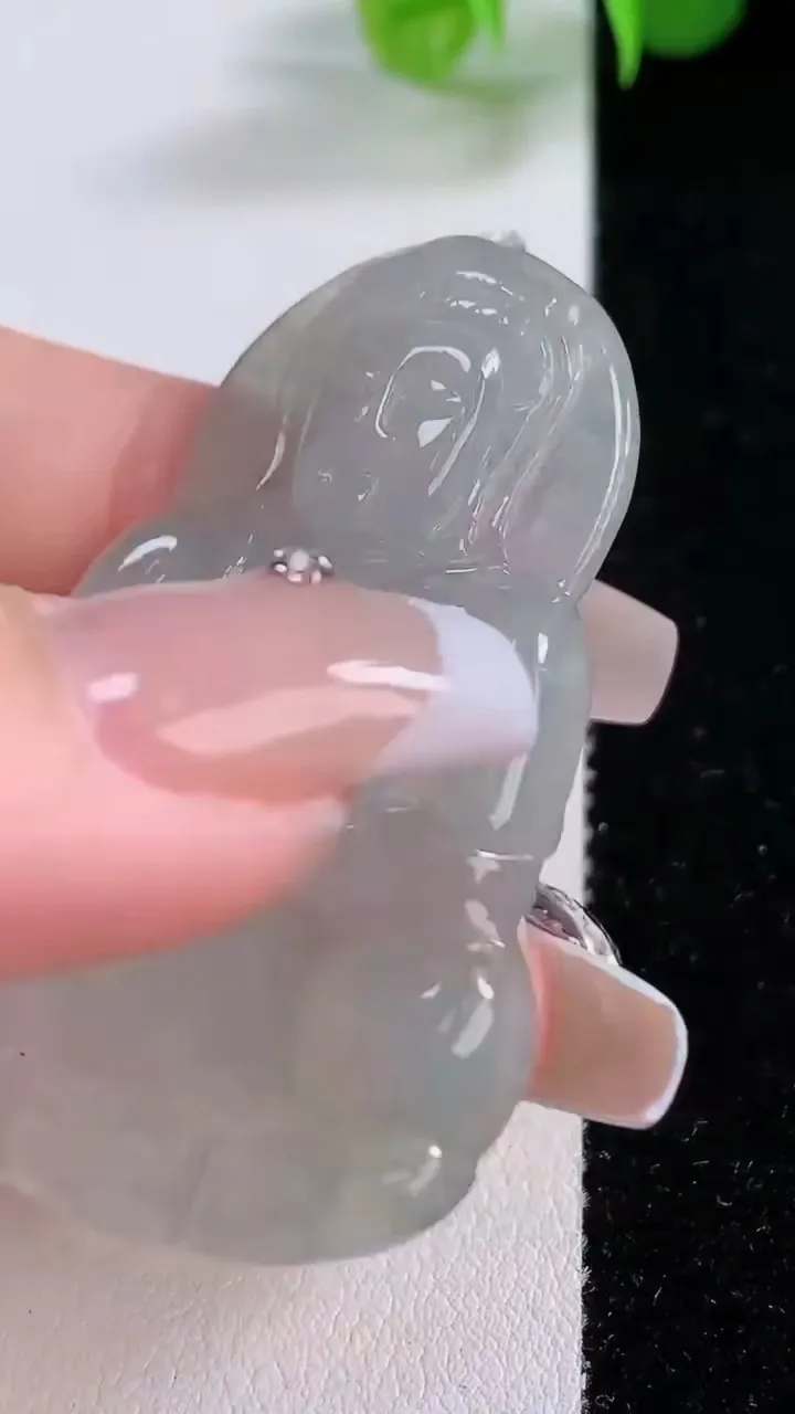 天然A货翡翠观音菩萨吊坠，尺寸50.6-33.6-5，重量:15.28g
12月4日