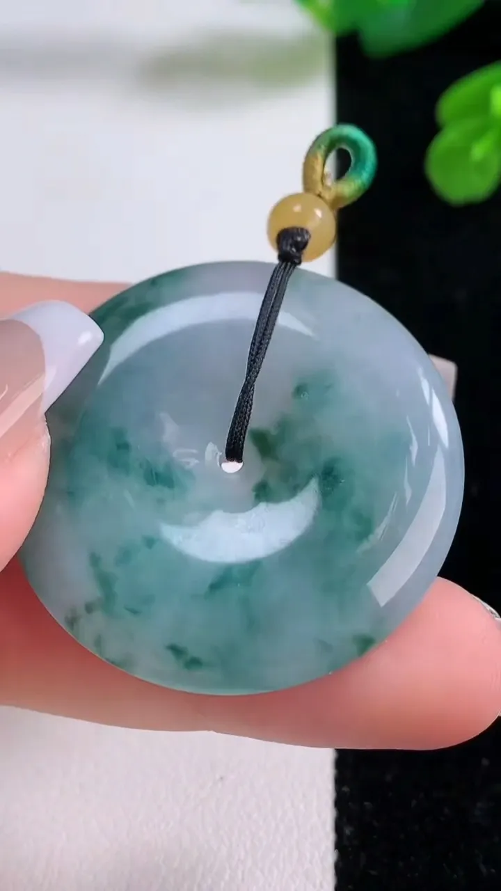 天然A货翡翠飘花平安扣吊坠，尺寸36-5.8，重量:16.06g
12月4日