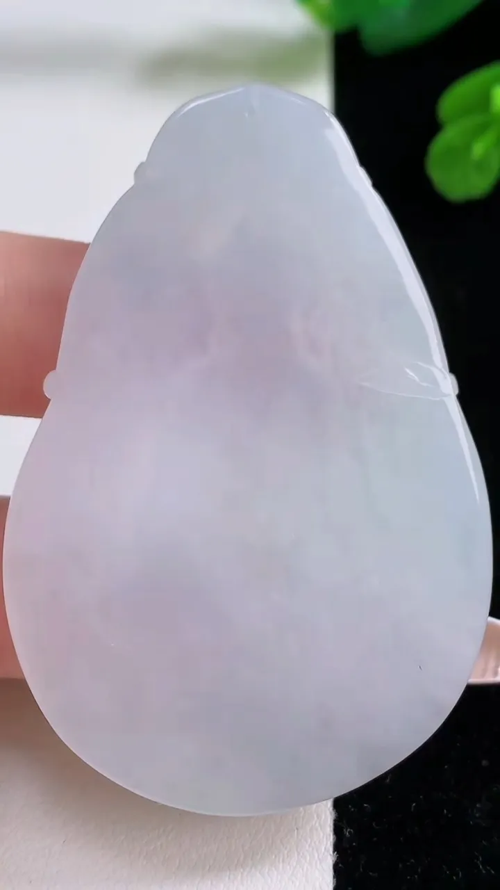 天然A货翡翠大日如来吊坠，尺寸64-43.7-4.5，重量:28.54g
12月4日