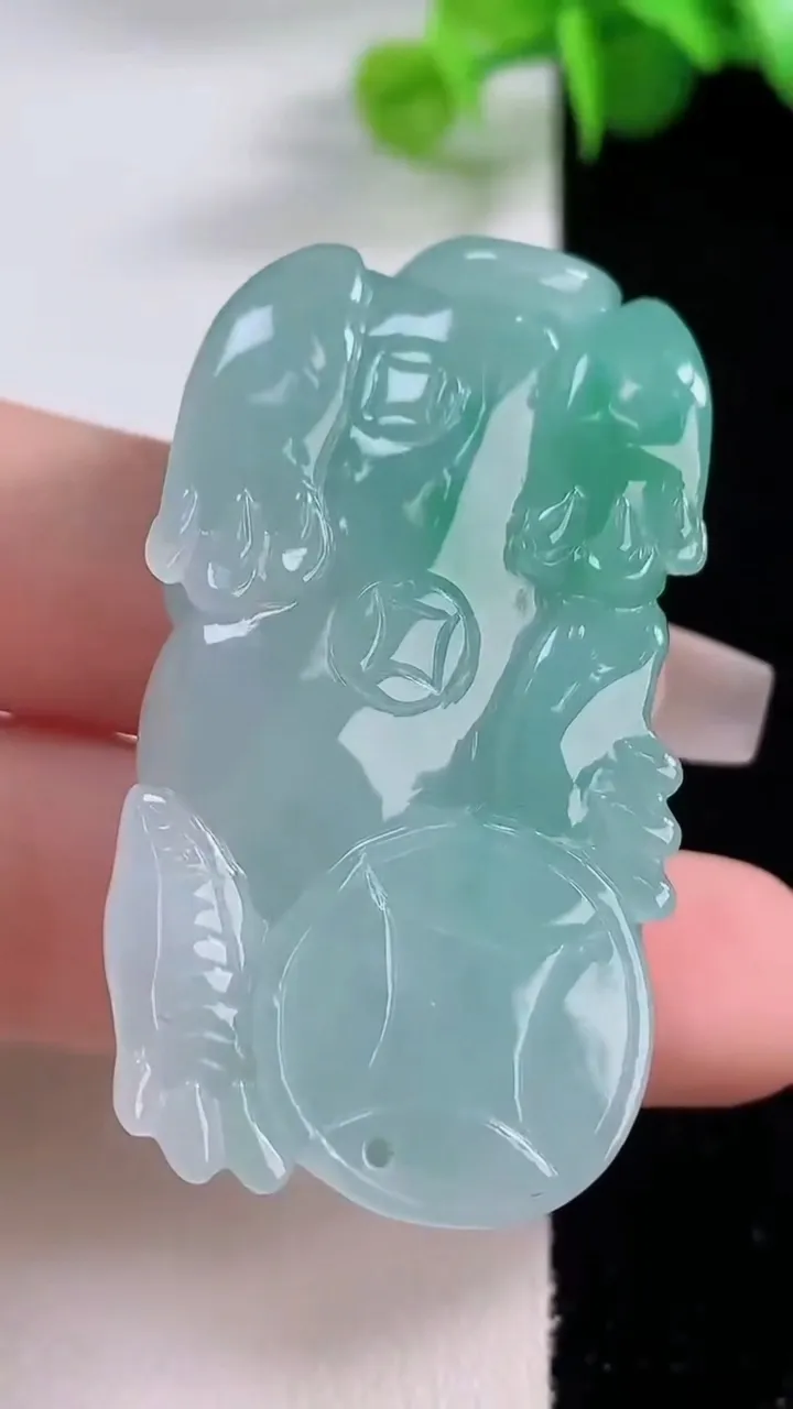 天然A货翡翠霸王貔貅吊坠，尺寸46.4-25.8-11，重量:33.98g
12月4日