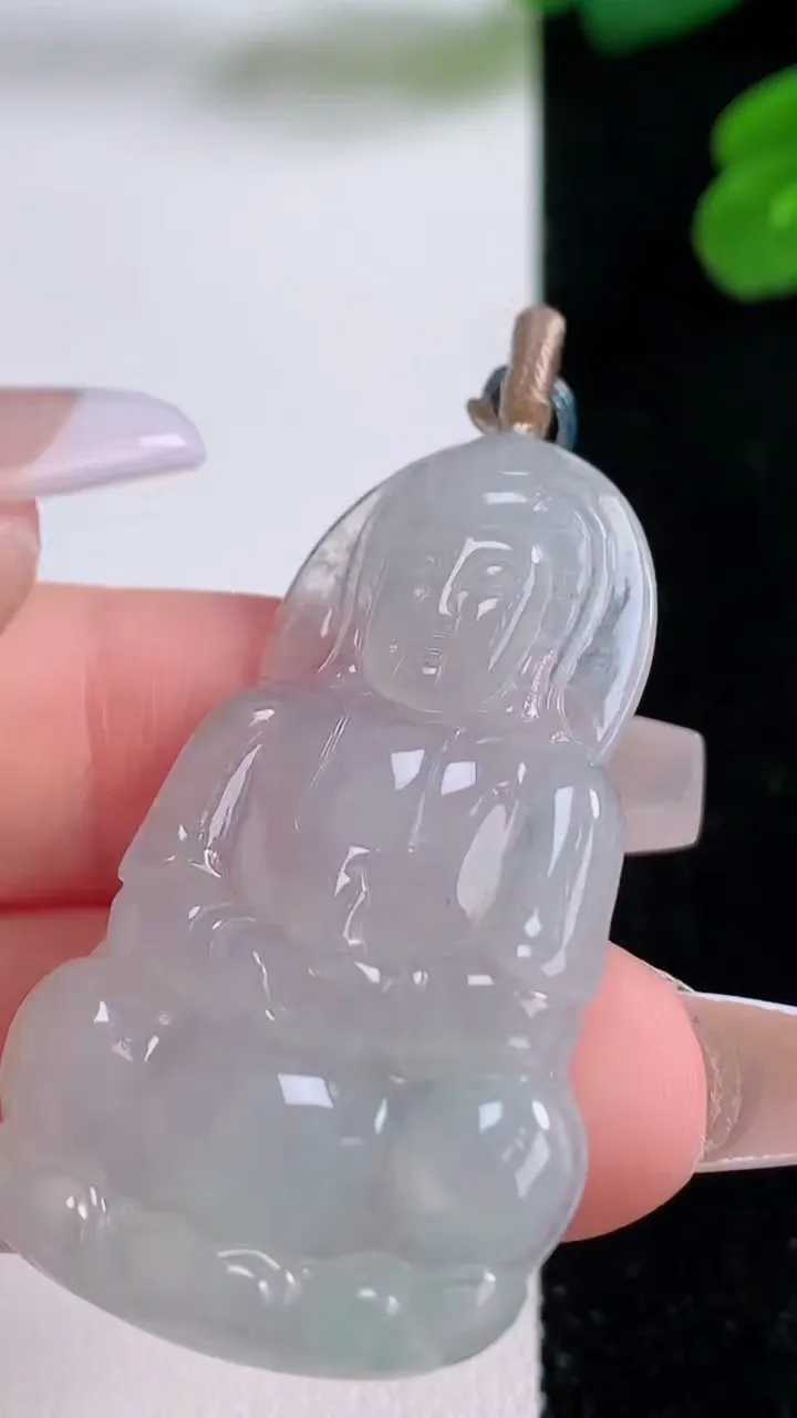 天然A货翡翠观音菩萨吊坠，尺寸43.2-26-3.9，重量:7.86g
12月4日