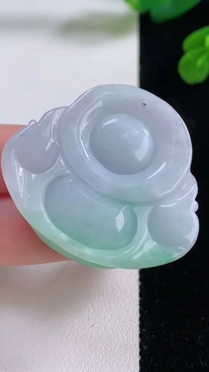 天然A货翡翠佛公吊坠，尺寸37.2-42.4-11.4，重量:29.29g
12月4日