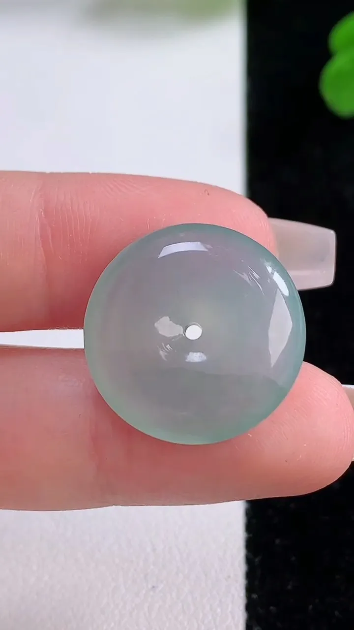 天然A货翡翠冰种飘花平安扣吊坠，尺寸20.6-5.3，重量:4.73g
12月4日