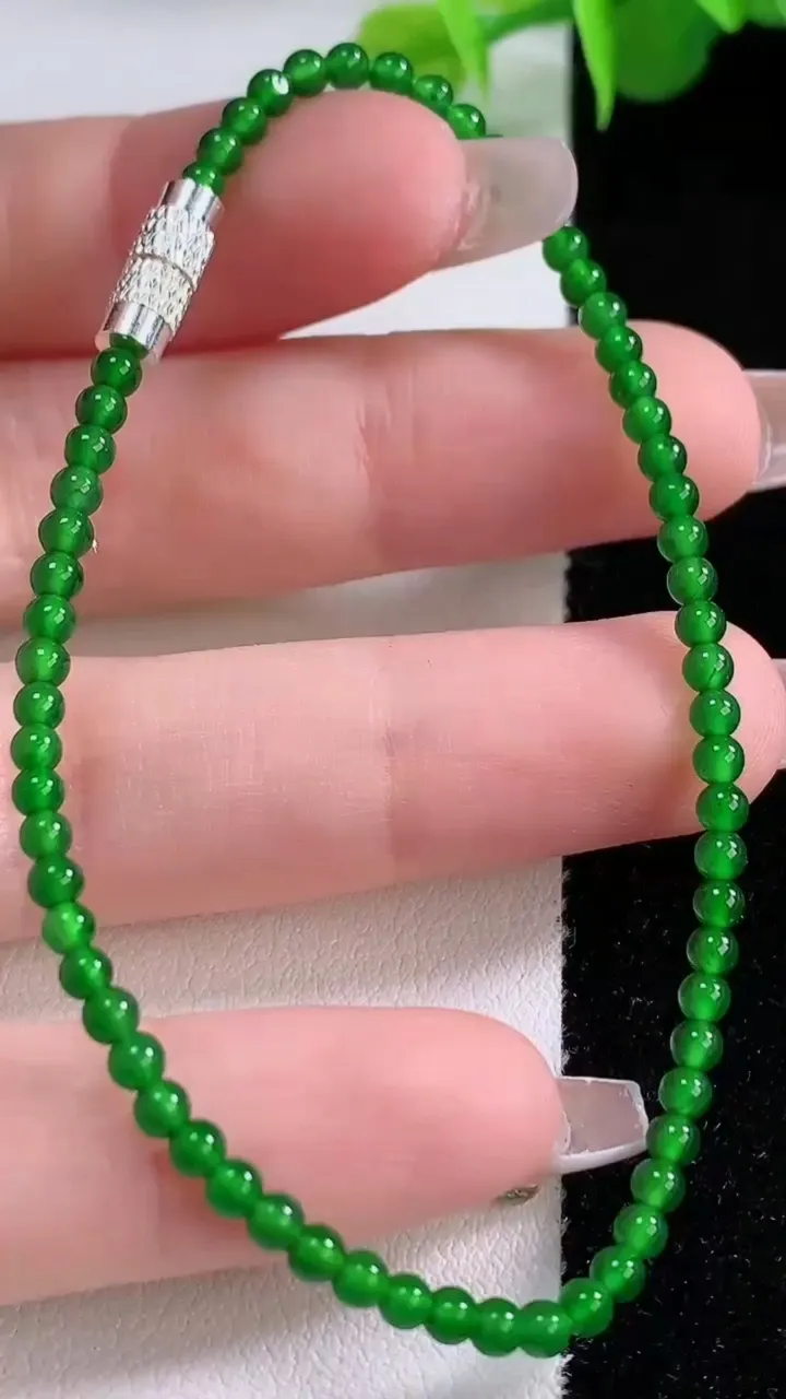 天然A货翡翠小米圆珠手串65颗，尺寸2.7，重量:3.51g12月4日
工厂直销收藏佳品,种好水足，