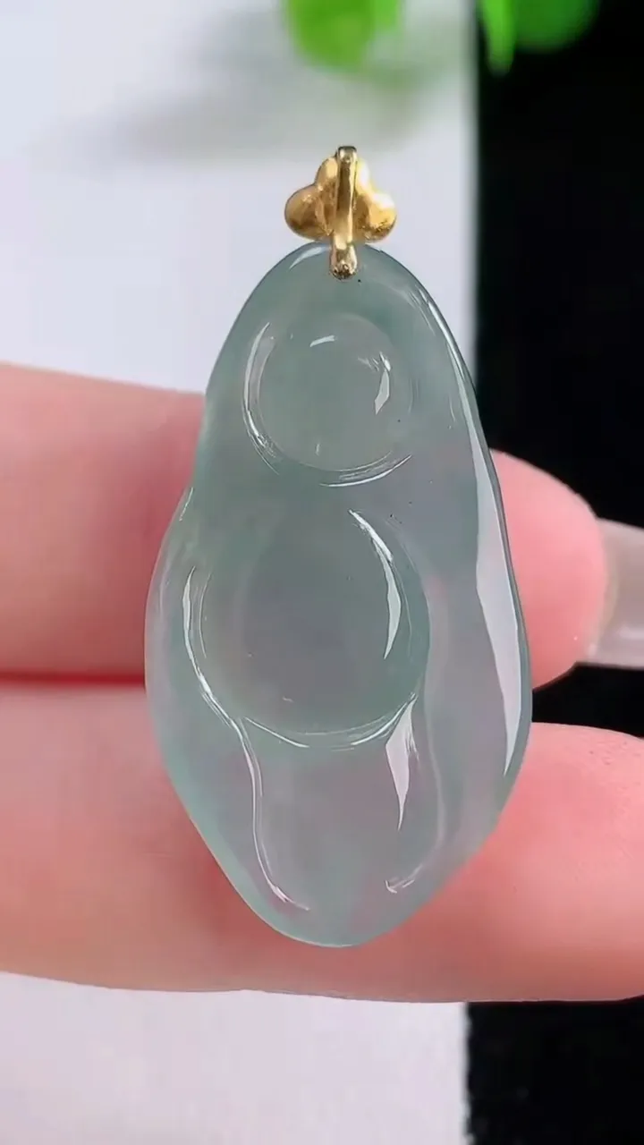 天然A货翡翠布袋佛公吊坠，尺寸31.2-17.5-7，重量:5.81g
12月4日