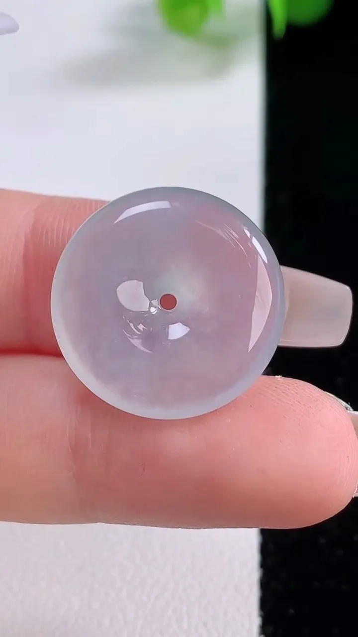 天然A货翡翠平安扣吊坠，尺寸20.4-4.3，重量:3.71g
12月4日