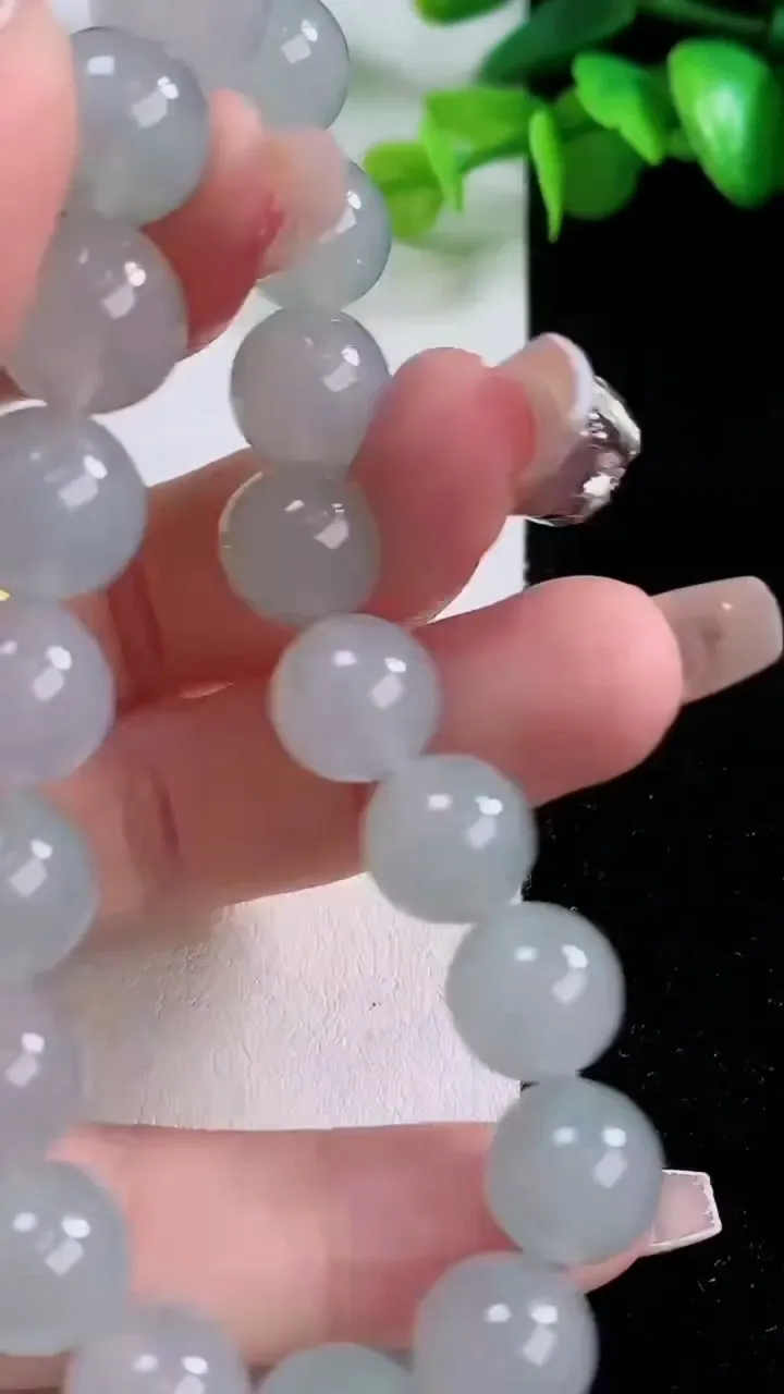 天然A货翡翠圆珠手串19颗，尺寸10.3，重量:38.04g12月4日
工厂直销收藏佳品,种好水足，