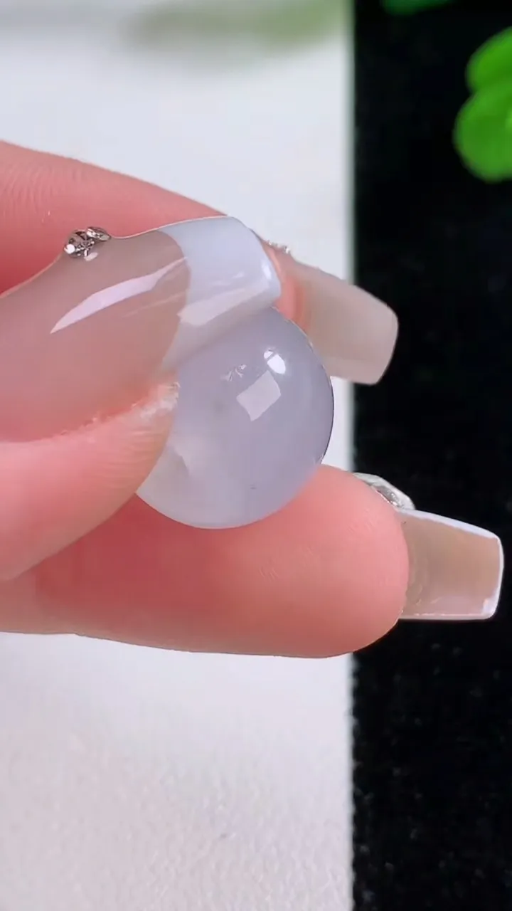 天然A货翡翠路路通吊坠，尺寸14.6-11.5，重量:5.65g
12月4日