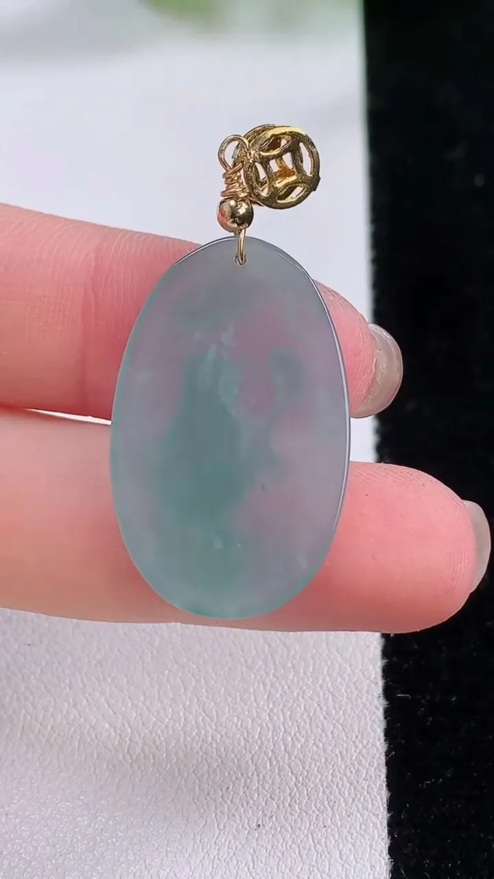 天然A货翡翠生肖猴吊坠，尺寸29-18-3，重:2.14g
12月4日