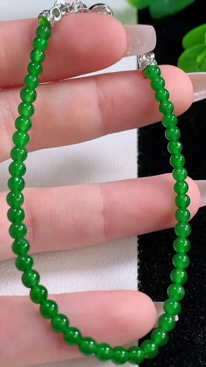 天然A货翡翠小米珠手串，尺寸3.7-47颗，重量:5.50g12月4日
工厂直销收藏佳品,种好水足，