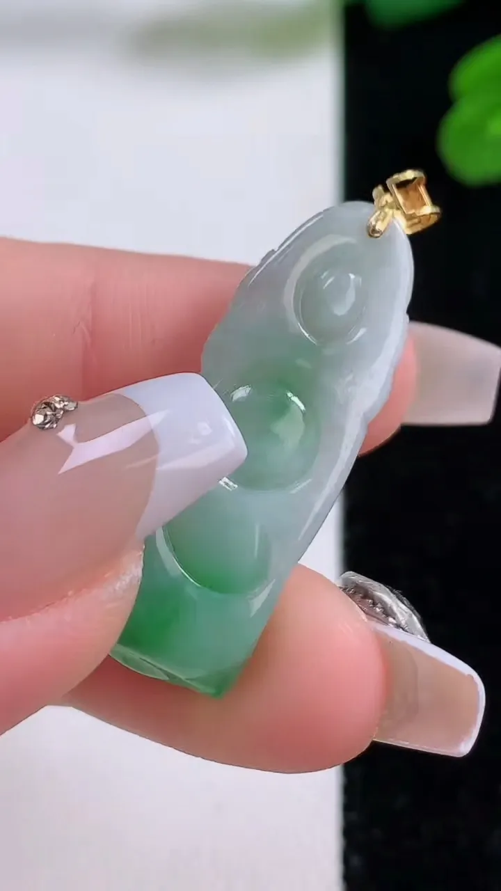 天然A货翡翠布袋佛公吊坠，尺寸31.5-12.3-5.8，重量:4.49g
12月4日