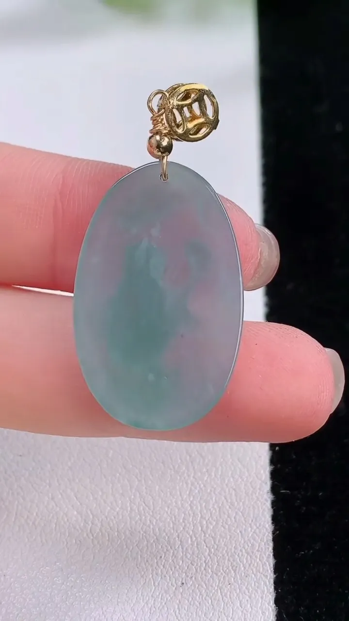 天然A货翡翠生肖猴吊坠，尺寸29-18-3，重:2.14g
12月4日