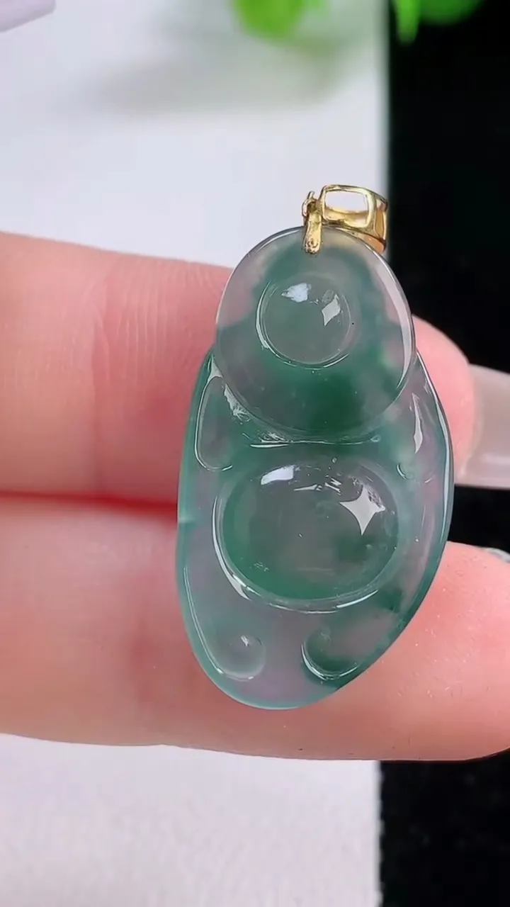 天然A货翡翠布袋佛公吊坠，尺寸26.5-15.4-5.2，重量:3.45g
12月4日