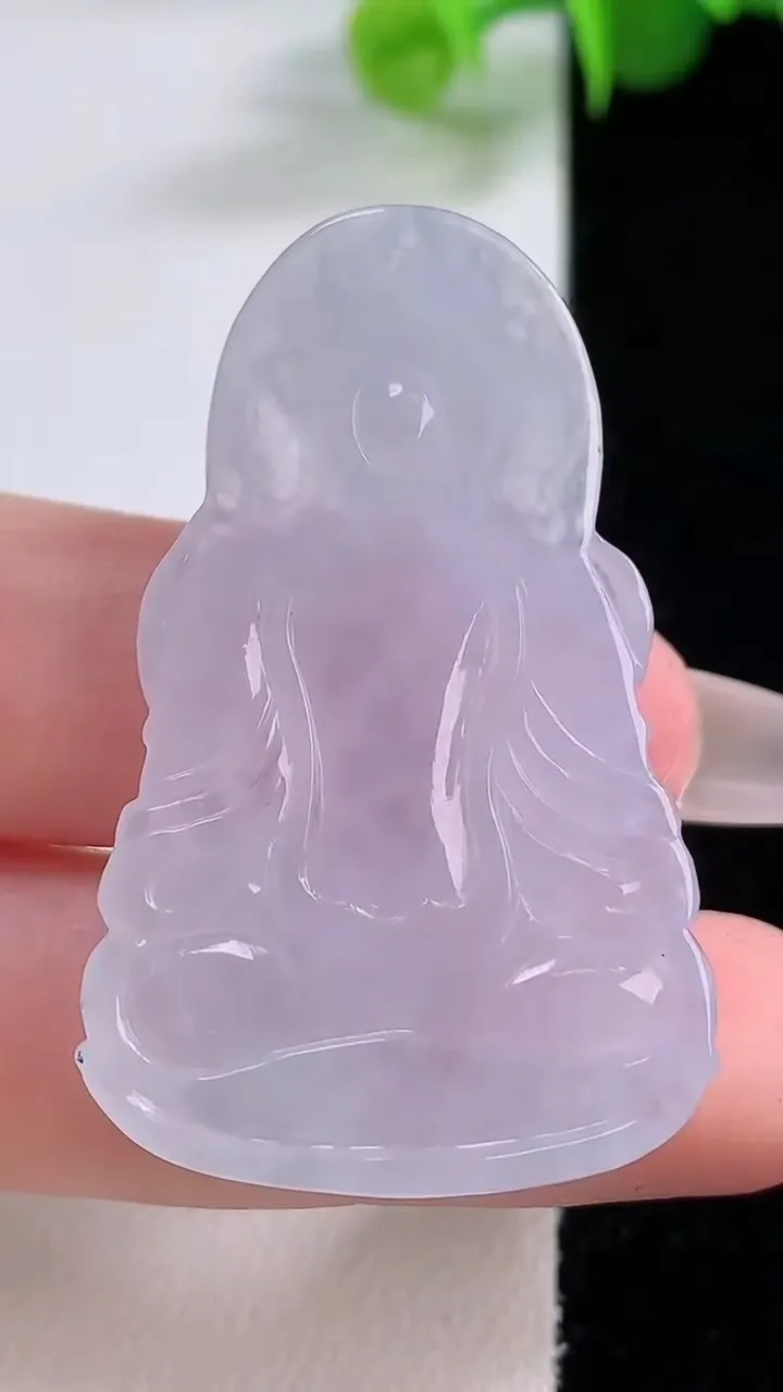 天然A货翡翠度母观音菩萨吊坠，尺寸43-27.7-6，重量:11.85g
12月4日