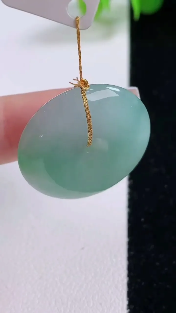 天然A货翡翠平安扣吊坠，尺寸26-6.2，重量:9.31g
12月4日