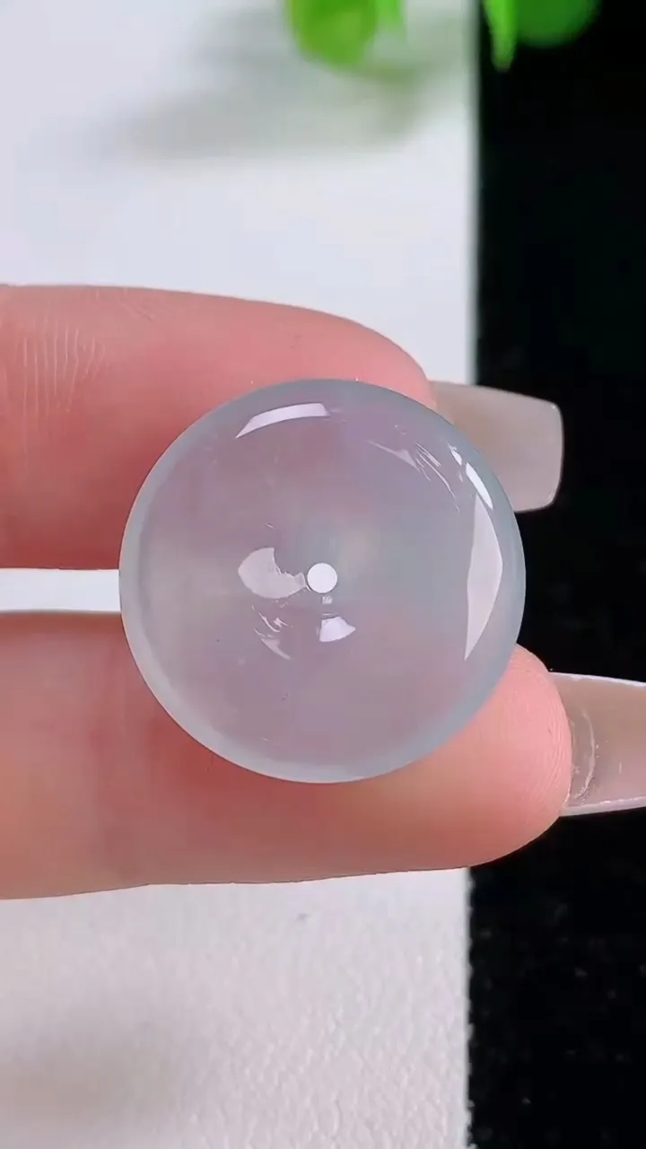 天然A货翡翠平安扣吊坠，尺寸20.4-4.3，重量:3.71g
12月4日